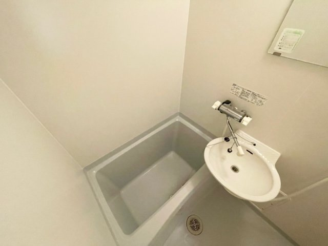 レオパレスコテナン阿見Ｂの浴室