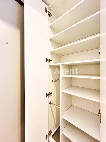 ディアレイシャス大須観音IIIの玄関