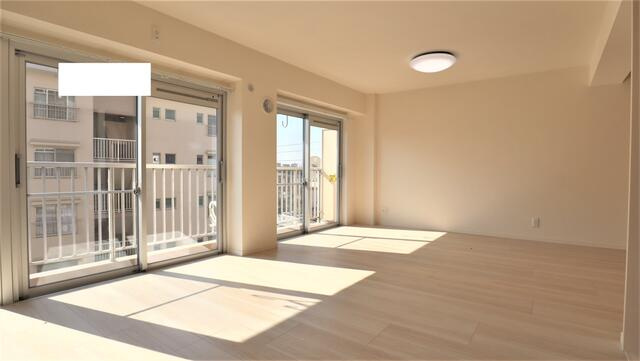 名古屋市昭和区広路通７丁目の中古マンションの居間・リビング