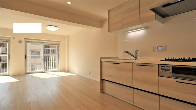 名古屋市昭和区広路通７丁目の中古マンションの居間・リビング