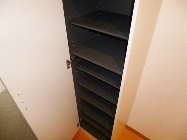 リブリ・ガーデンの玄関|下駄箱付いてます。