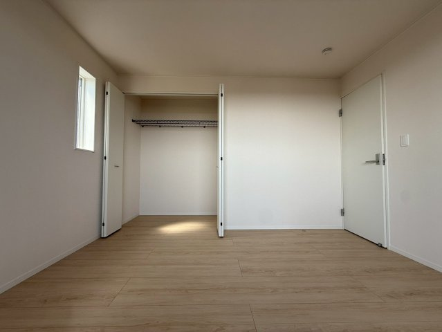 新築戸建　富士市増川　第3　全5棟　4号棟の洋室|2階洋室7帖　落ち着いた色調の洋室です
