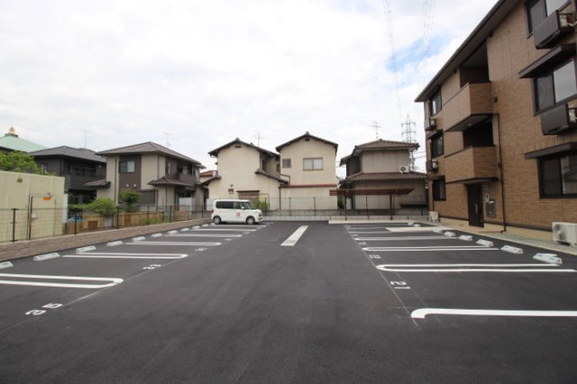 フェリオ小野　B棟の駐車場