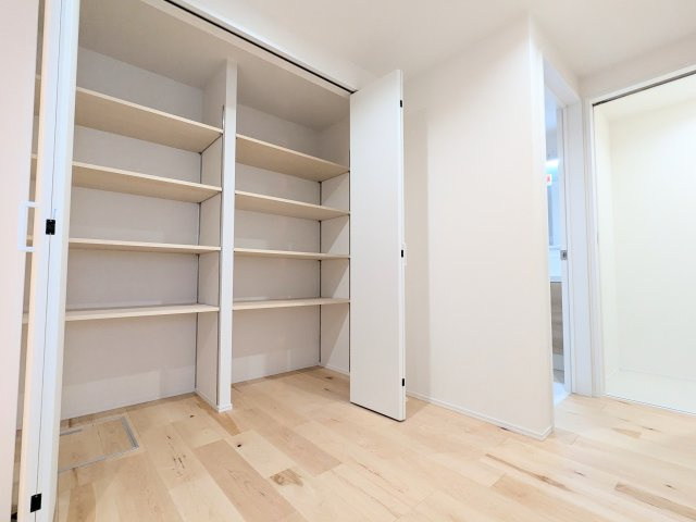 葛飾区亀有４丁目の新築戸建の収納|～収納付き玄関写真～