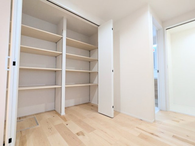 【収納】 | 葛飾区亀有４丁目の新築戸建 | ～収納付き玄関写真～