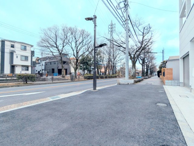 【前面道路含む現地写真】 | 葛飾区亀有４丁目の新築戸建 | ～広々前面道路含む現地写真～