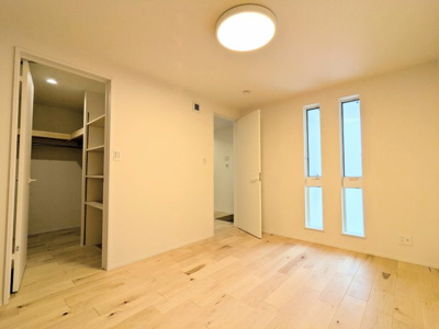 【寝室】 | 葛飾区亀有４丁目の新築戸建 | ～WIC付きの主寝室写真～