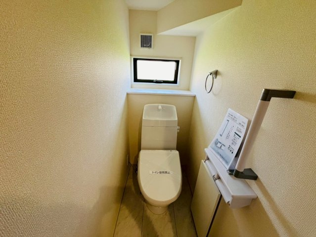 【Livele Garden】　栃木市大平町西水代　第２０　全1邸のトイレ|〇トイレ〇
デットスペースをうまく活用した1階トイレ。洗浄便座です。
2026年4月撮影