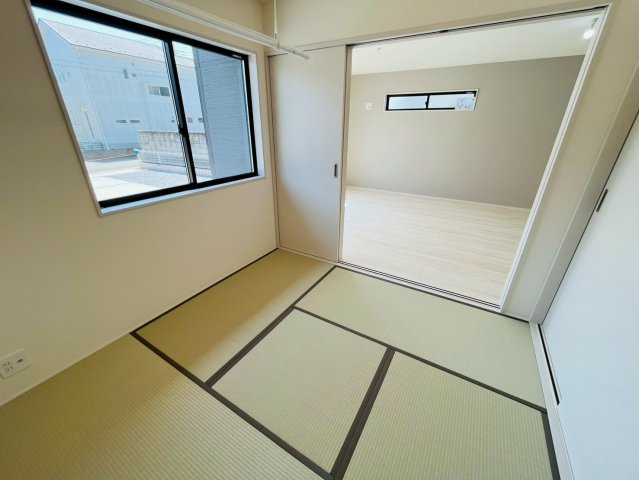 【Livele Garden】　栃木市大平町西水代　第２０　全1邸の和室|〇和室　4.5帖〇
リビングと続き間の和室。ゆったりくつろぎたいときに嬉しいスペースです♪お子様のプレイルームとしても活用いただけます（＾＾）
2026年4月撮影