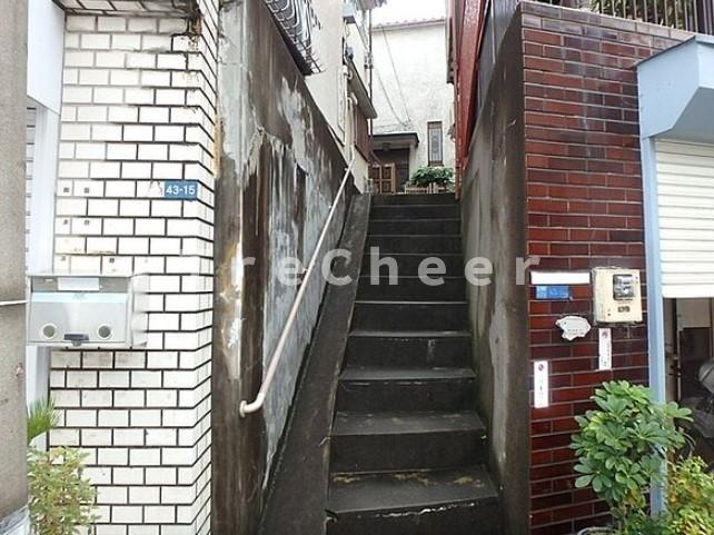 桂ハイツのエントランス