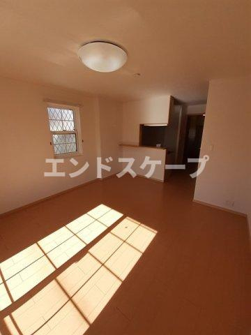 グレイスタウンＡの居間・リビング|高崎、前橋のお部屋探しはエンドスケープまで！お客様の理想お聞かせ下さい♪