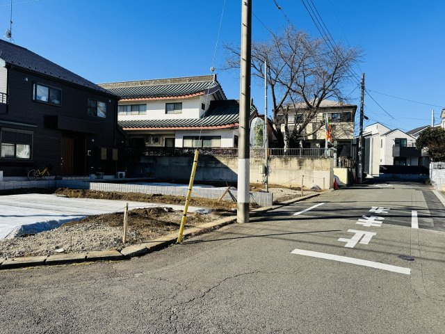 八王子市　山田町　新築一戸建ての前面道路含む現地写真|～南側6ｍ・東側6ｍ道路に面しています～