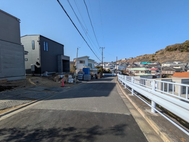 海見え！ 七里ガ浜海岸まで徒歩15分 新築戸建の前面道路含む現地写真|前面道路