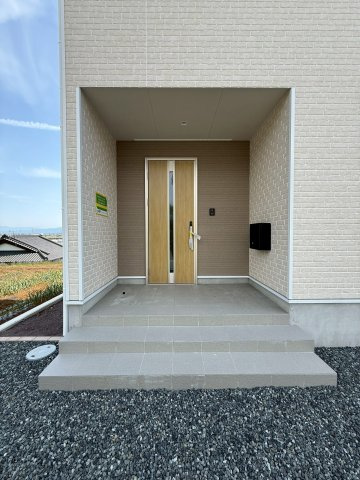 新築戸建　富士市増川　第3　全5棟　5号棟の玄関|明るい玄関です