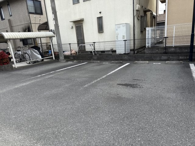 エスポアールメゾンＡ棟の駐車場