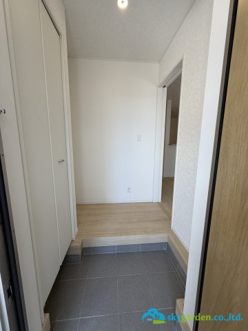 平塚市達上ヶ丘第４　新築戸建　全2棟1号棟の玄関