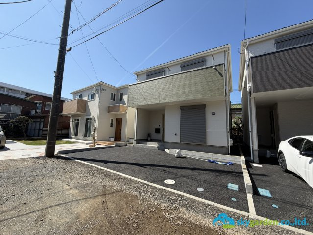 平塚市達上ヶ丘第４　新築戸建　全2棟1号棟の前面道路含む現地写真