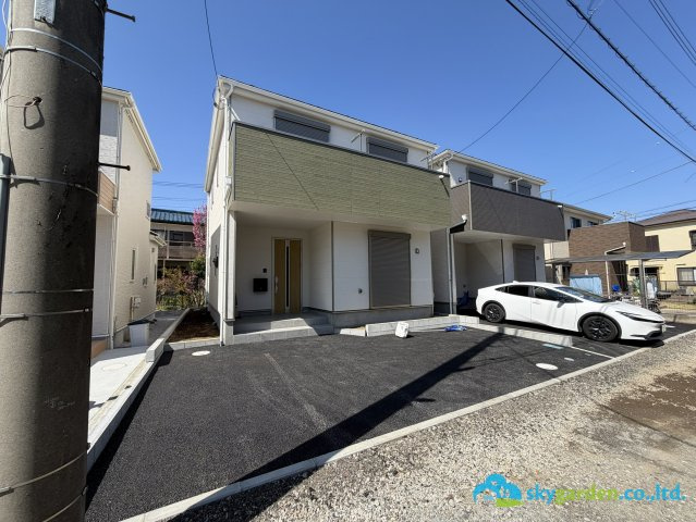 平塚市達上ヶ丘第４　新築戸建　全2棟1号棟の前面道路含む現地写真