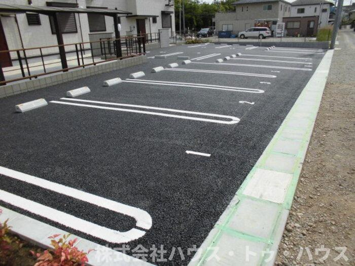 アピチェの駐車場