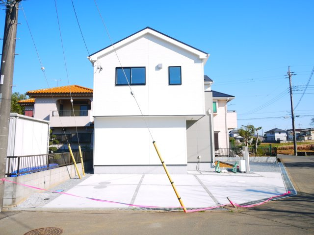 八街市富山　新築戸建の外観|令和7年12月築 駐車3台可能 目の前に公園があります。  リビング約16帖 浴室乾燥暖房付き