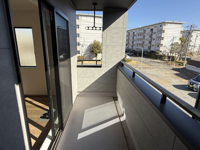 川越市大字笠幡　新築一戸建て　5号棟のバルコニー|開放的で明るい空間を演出してくれるバルコニーです