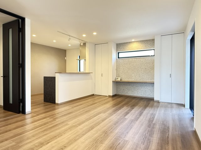 川越市大字笠幡　新築一戸建て　5号棟の居間・リビング|ゆったりとした居間です