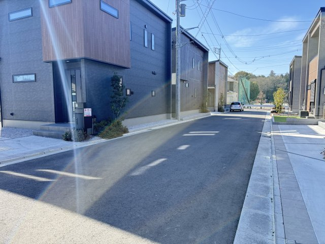 川越市大字笠幡　新築一戸建て　5号棟の前面道路含む現地写真|前面道路含む現地写真です