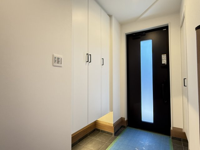 川越市大字笠幡　新築一戸建て　5号棟の玄関|落ち着いた玄関です