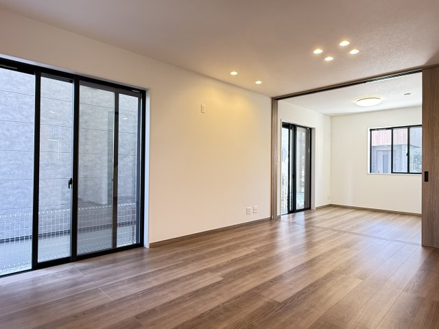 川越市大字笠幡　新築一戸建て　5号棟の居間・リビング|こちらの居間で趣味の時間をお楽しみください