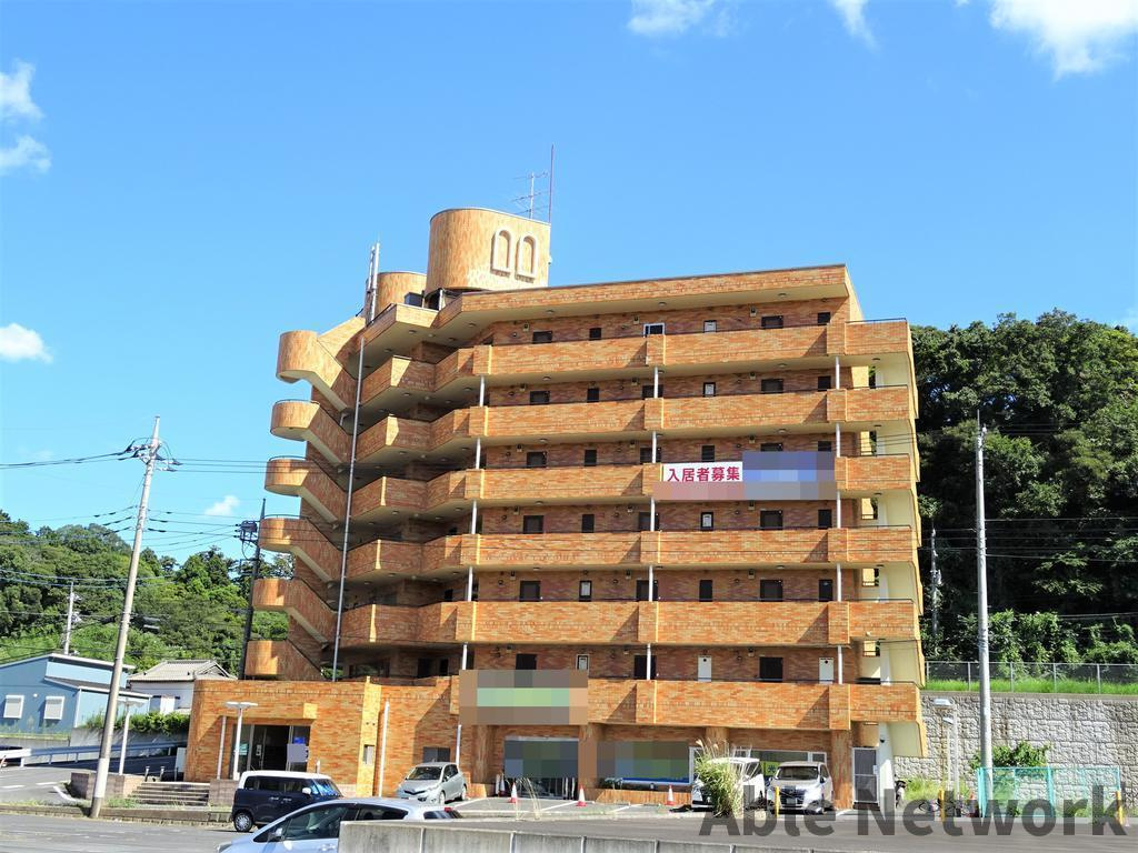 ロワイヤルユウ鹿島の外観|RC造7階建てマンション