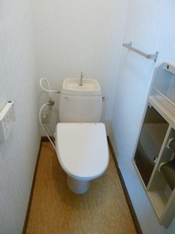 タカシマハイツ【キャッシュバック対象物件】のトイレ|落ち着いたトイレです