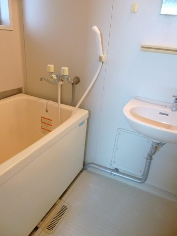 タカシマハイツ【キャッシュバック対象物件】の浴室|きれいなお風呂です