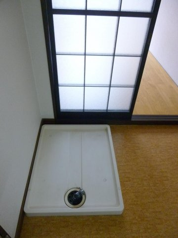 タカシマハイツ【キャッシュバック対象物件】の洗面所|明るい洗面所です