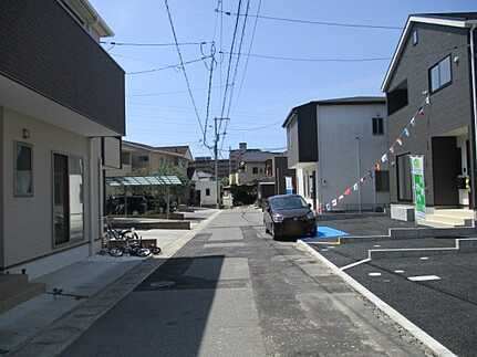 佐伯区八幡1丁目の前面道路含む現地写真
