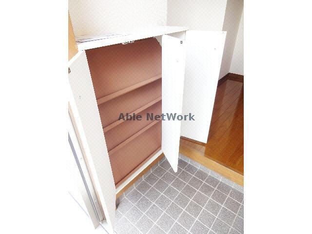 神栖市太田のアパートの玄関|シューズＢＯＸ付