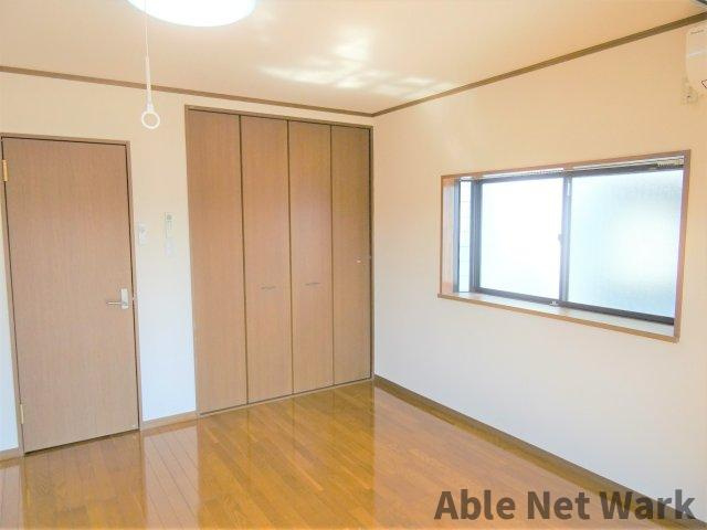 神栖市太田のアパートの居間・リビング|洋室９帖！