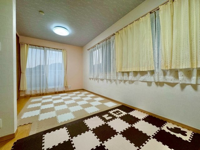 栗東市林　中古戸建ての洋室|2F 9帖洋室。ご家族に合わせて将来間仕切りが可能な設計です。