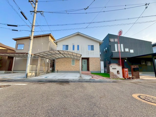 栗東市林　中古戸建ての前面道路含む現地写真|エールコーポレーション施工。