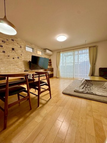 栗東市林　中古戸建ての居間・リビング|ご家族の集まるLDKはゆったり21帖。