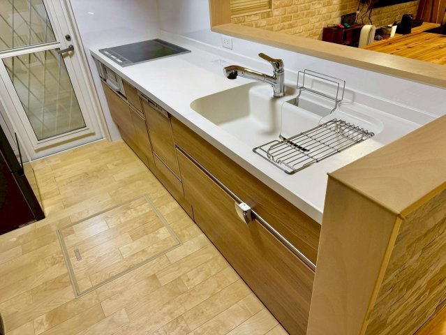 栗東市林　中古戸建てのキッチン|食器洗浄乾燥機付きで快適なキッチン。