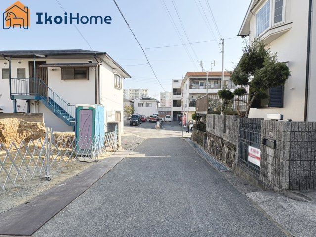 神戸市西区富士見が丘1丁目　中古戸建の前面道路含む現地写真|【ホームページに現地動画掲載中】●年中無休：当日予約可●前面道路約4.9ｍ、交通量少なく安心の住環境