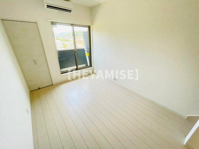 Viola Kogaのその他