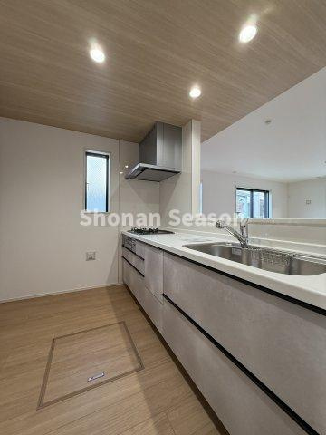 【キッチン】 | 小さなお子さまのいらっしゃるご家庭も安心！
対面式で広がる空間に目が行き届きます♪