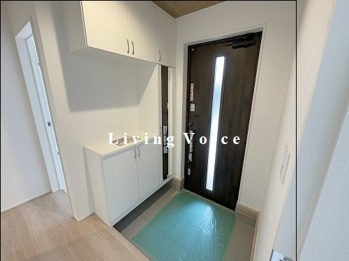 【玄関】 | 【仲介手数料０円】綾瀬市寺尾本町2期　新築一戸建て　9号棟　全10棟 | 綾瀬市寺尾本町2期　新築一戸建て　全10棟