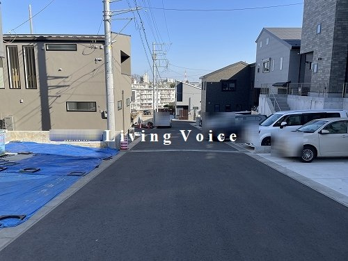 【前面道路含む現地写真】 | 【仲介手数料０円】綾瀬市寺尾本町2期　新築一戸建て　9号棟　全10棟 | 綾瀬市寺尾本町2期　新築一戸建て　全10棟