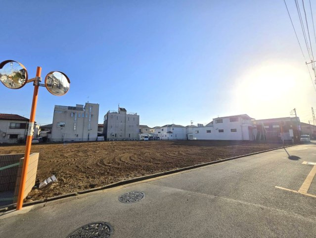 入間郡三芳町大字北永井の売地の前面道路含む現地写真