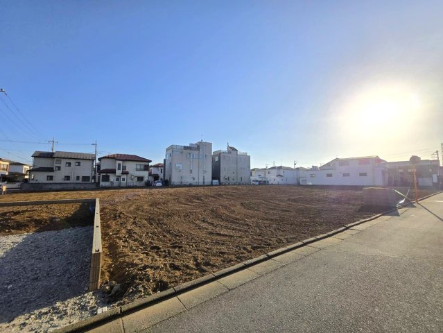 入間郡三芳町大字北永井の売地の前面道路含む現地写真
