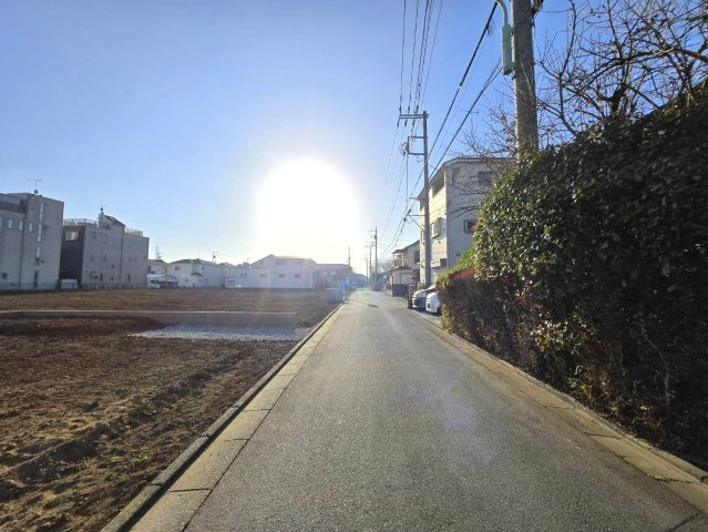 入間郡三芳町大字北永井の売地の前面道路含む現地写真
