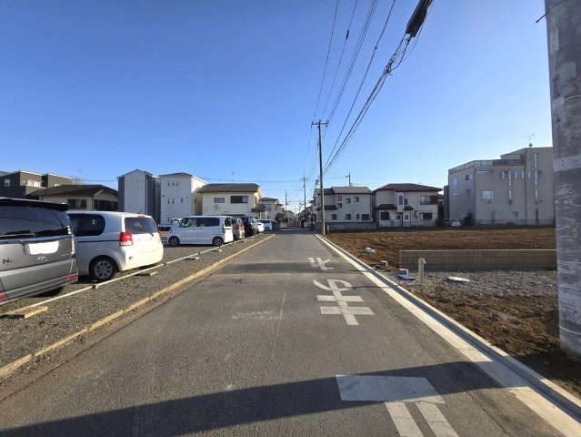 入間郡三芳町大字北永井の売地の前面道路含む現地写真