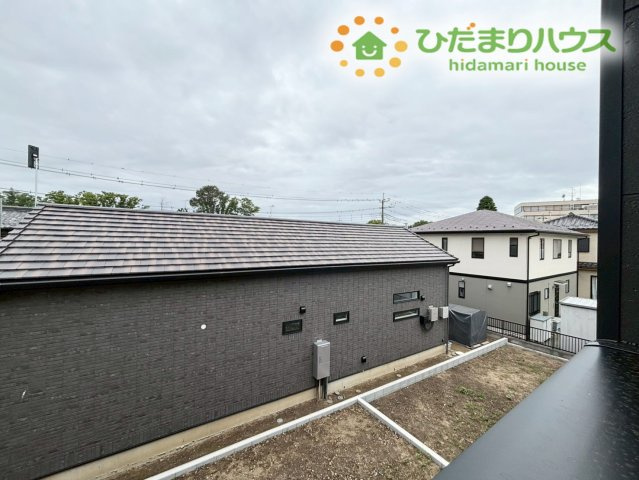 行田市天満　第2　新築一戸建て　クレイドルガーデン　02の展望|バルコニーからは周囲に高い建物がなく、心地よい風と開放的な景色が広がります！ホッと一息つきたい時に外を眺めてリフレッシュするのに最適♪青空を広く感じられるプライベートな癒やしスポットです！